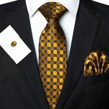 1 Set/2 Sets/3 Sets/4 Sets/5 Sets Herren Krawatte mit Karomuster, Krawatte aus Seide-Satin, Krawattenklammer aus Silber, Einstecktuch, Manschettenknöpfe und Ansteckblume als kombiniertes Set, geeignet als Geschenk für Männer, Väter zum Vatertag, Jahrestag, Geburtstag, klassisches Karomuster passt perfekt zu Smokings, macht Sie bei jeder Gelegenheit auffallend. Ideal, Gala, Hochzeit, Bankett, Feier, formelle Treffen, Lässig-Party, wichtige Anlässe