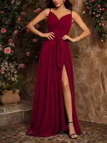 Robe maxi élégante pour demoiselle d'honneur ou mariée, avec col en V, fines bretelles, sans manches, fente haute, design plissé en forme A, mettant la silhouette en valeur, dans une couleur unie
