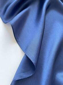 1 buah Bandana Persegi Wanita Kasual Warna Polos Cocok untuk Penggunaan Sehari-hari - Navy Blue - View 3