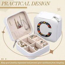 صندوق مجوهرات من الجلد الصناعي مزخرف بزهور مع 26 حرفًا، مناسب كهدية، مزود بأجزاء قابلة للإزالة وحجم محمول