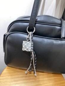 1pc Black & White Checkered Keychain, Black & White Flower Heart Square Charm Bag Accessory, Couple's Charm, Car Accessories, Women's Handbag/Shoulder Bag/Backpack Decor, Men's Backpack Keyring, Gift For Young Couples, College Students, Y2K/Goth Style