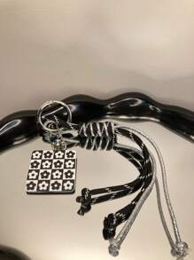 1pc Black & White Checkered Keychain, Black & White Flower Heart Square Charm Bag Accessory, Couple's Charm, Car Accessories, Women's Handbag/Shoulder Bag/Backpack Decor, Men's Backpack Keyring, Gift For Young Couples, College Students, Y2K/Goth Style