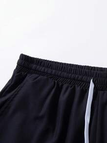 Black And Gold Flame Graphic Basketball Shorts, Size 32, Breathable Quick-Dry Fabric, Fashionable Sports Shorts Suitable For Summer Cooling, A Powerful Weapon On The Court And Street Fashion Leader