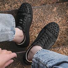 Zapatillas de hombre con decoración de remaches metálicos punk en el talón y la punta, zapatos de skate de corte bajo en bloque de color clásico negro y blanco, premium, ligeros, antideslizantes, suela blanda y transpirable, adecuados para uso casual, deportes, correr, escenario, fiesta, todo el año (para pies anchos o gruesos, pida una talla talla grande grande para mayor comodidad) - Estrella negra - Ver 6