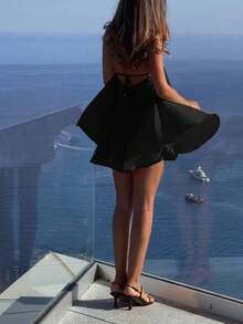 Váy ngắn hở lưng chữ A xếp lớp viền bèo nhún gợi cảm cổ chữ V sâu mới cho nữ, phù hợp cho kỳ nghỉ, thời trang dạo phố, nhiệt đới - Xem 3