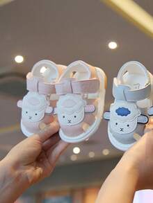 1双婴儿卡通软底吱吱叫鞋，幼儿学步鞋，带声音，适合夏季