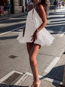 全新春夏女式性感深 V 细肩带露背宽松 A 字型分层荷叶边下摆迷你连衣裙，度假、街头装和热带风情 - 白色 - 查看 8