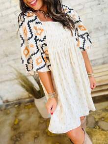 Acelitt 夏季米色印花褶皱方领宽松迷你连衣裙 - 米色 - 查看 2