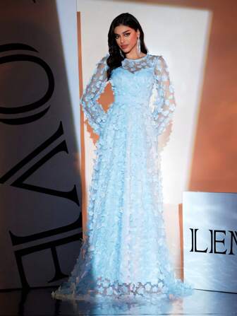 浅蓝色圆领长袖网眼长款晚礼服，正式，派对礼服，适合婚礼宾客