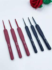 3 pièces Set de crochets doux, bleu/rouge, convient pour le tricot et le crochet DIY, outils pour la confection de pulls, artisanat de vêtements et accessoires, tailles 2,0 mm 3,0 mm 4,0 mm