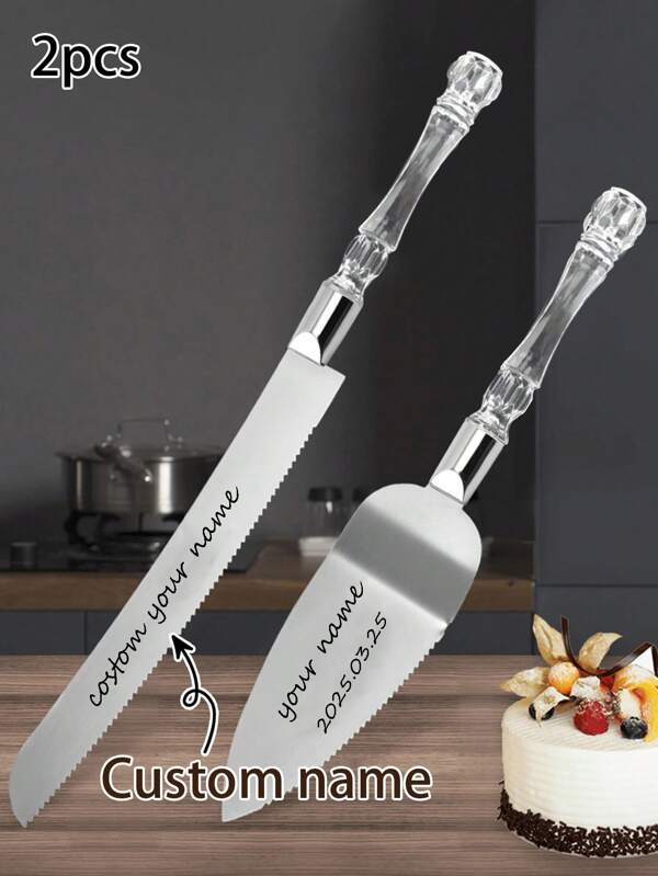 2 pièces Couteau à gâteau personnalisé en acier inoxydable gravé, set de coupe de gâteau avec manche en cristal personnalisé pour mariage, spatule, coupe-pizza et coupe-fromage, ustensiles de cuisine, couteau à gâteau en acier inoxydable personnalisé avec gravure de nom. Taille du couteau : 33,5 cm/13,2 pouces, taille de la pelle : 27,5 cm/10,8 pouces, set de couteau et de serveur de gâteau de mariage, set de coupe de gâteau pour mariage, élégant en acier inoxydable, adorable, coloré personnalisé, unique, cadeau idéal pour les amis, la maison, le bureau, multifonctionnel, coloré, moderne, personnalisé, unique