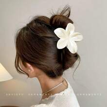 1 件女式仿珍珠白花 8 厘米/3.15 英寸大号塑料发夹，时尚百搭高端优雅简约纯色发饰，适合日常外出、休闲、派对、通勤、度假、发型、洗脸、化妆、服装搭配发夹爪夹发夹发夹发夹发夹接发夹，沙滩配饰秋冬女士发饰 - 白色 - 查看 12