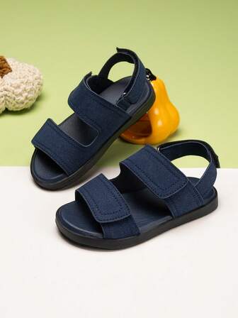 1 双时尚纯色可爱幼儿/儿童软底平底凉鞋，适合男孩和女孩，夏季沙滩鞋，带钩环带和露趾设计，方便穿脱