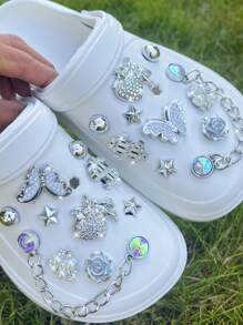 20 sztuk Ogrodowe Buty Dekor Srebrny Kryształ Motyl Łańcuch, Odpinane Klipsy Do Butów Do Pustych/Sandałów, Nadaje Się Na Prezenty, Wszystkie Sezony