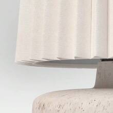 Mini Faux Wood Table Lamp With Pleated Shade - Room Essentials™ - 輕仿 - 查看 4