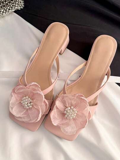 صندل خشن الكعب فرنسي بشريط زهري مزين بخرز وبتصميم مفتوح للمرأة للاستخدام في الخارج ، طراز جديد لصيف 2025 ذو كعب متوسط، مناسب للاستخدام العام