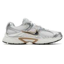 Nike 男士休闲鞋 V5 RNR 网面舒适跑步鞋，日常户外低帮耐磨运动鞋 HJ5228-102 - 白/中灰/杏茶色/青灰/光塵子色/帆白 - 查看 2