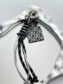1pc Black & White Checkered Keychain, Black & White Flower Heart Square Charm Bag Accessory, Couple's Charm, Car Accessories, Women's Handbag/Shoulder Bag/Backpack Decor, Men's Backpack Keyring, Gift For Young Couples, College Students, Y2K/Goth Style