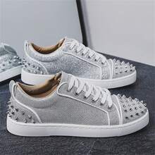 Zapatillas de hombre con decoración de tachuelas metálicas de estilo punk, cordones, parte superior plana, color bloque clásico en negro y blanco, de microfibra ligera, antideslizante, transpirable y suela suave, adecuadas para uso casual, deportivo, para correr, escenario y fiestas, para todas las estaciones - Plateado - Ver 6