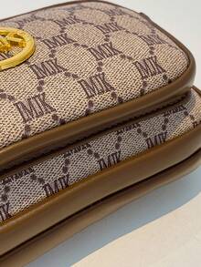 في عام 2024 ، حقيبة الكتف مربع ذات نمط حرفي و ديكور حيواني معدني بتصميم شبكي ماسي من قماش بولي يوريثان مقاوم للماء باللون الأحادي كلاسيكي عصري مناسبة للتسوق.