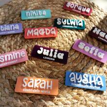 Personalizowane identyfikatory imienne | Identyfikatory imienne | Edukatorzy | Pielęgniarstwo | Lekarze | Nauczyciele | Dentyści | Położne | Stażyści | Kawiarnie | Restauracje, Personalizowane identyfikatory służbowe, Identyfikatory służbowe, Personalizowane identyfikatory imienne, Akrylowe identyfikatory imienne, Prezenty dla pielęgniarek, Prezenty dla nauczycieli, Grawerowane, Nierdzewne, Kolorowe, Urocze, Słodkie, Zabawne, Kawaii, Uczniowie szkół średnich, Uczniowie szkół średnich, Studenci, Studenci uniwersytetu, Pierwszoroczniacy, Drugoklasiści, Młodsi uczniowie, Dodatki odzieżowe, Szykowna jesień, Praktyczny szyk