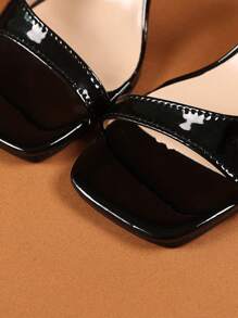 1 Paar Große Größen glitzernde spiegelblanke PU-Leder Highheels Sandalen für Teenager Mädchen, verstellbarer Riemen, quadratische Zehenform, anmutiger Keilabsatz, geeignet für täglichen Lässig-Stil, Partys, Reisen, Urlaub, Frühling & Sommer