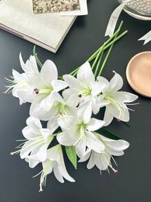 1 PEZZO/3 PEZZI/6 PEZZI Piante artificiali Fiori artificiali Giglio Decorazione per la casa Decorazione da tavolo Composizione floreale Fiori artificiali Decorazioni artificiali Fiori di plastica Decorazione per il cortile Decorazione matrimoniale profumo fiorito Fiori finti