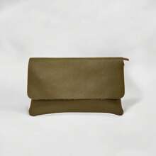 Bolsa de couro legítimo feita na Itália. Design versátil e elegante. Material: 100% couro bovino italiano, perfeita para o escritório e o uso diário. Design elegante com alças confortáveis, interior organizado, feita na Itália com couro premium, disponível em várias cores.