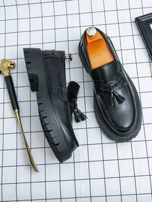 Men's Pointed Toe Fringe Slip-On Loafers, European & British Style Casual Leather Shoes, 2025 New Arrival - Black - View 3