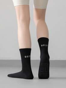 3/5/7 双防滑字母图案袜子，透气运动健身瑜伽普拉提中筒袜，专业室内运动健身瑜伽舞蹈普拉提硅胶防滑底袜，秋季