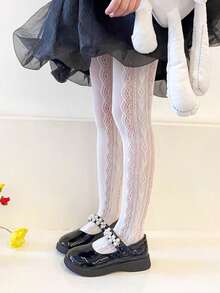 1件装女童白色镂空侧边连裤袜，洛丽塔公主风，饰有羽毛和爱心图案，轻盈透气，适合春夏穿着，可用于返校、度假、旅行和日常搭配。 - 白色 - 查看 4
