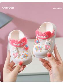 [Esencial de verano] Zapatos con agujeros transpirables para niños y niñas, chanclas para baño y ducha con suelas suaves antideslizantes, diseño de dibujos animados para niños pequeños, sandalias de playa/piscina, [Nuevo lanzamiento 2025], Zuecos de malla perforados de secado rápido para deportes al aire libre, viajes, vacaciones e infantiles/bebés