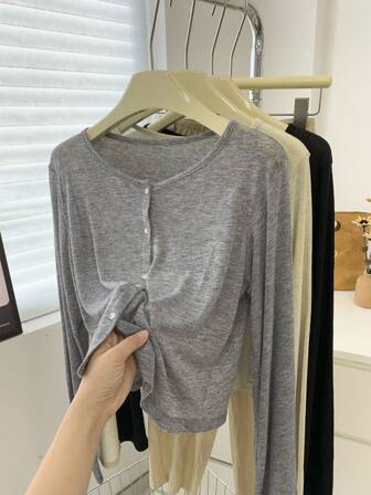 1件女士轻薄针织披肩，薄款防晒开襟毛衣，可搭配连衣裙