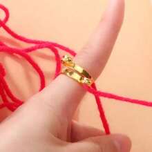 Crochet Rings Yarns Guide Rings Adjustable Thumb Rings For Knitting Hobbyists Convenient Finger Holders For Hand Weaving
