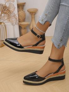 Nuovi sandali con tacco alto e zeppa per donne, stile europeo e americano per l'autunno 2025, punta affusolata, chiusi, con fasce elastiche incrociate e suola platform