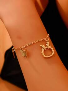 1 Stück modisches goldenes Armband mit Hasen- und Schmetterlings-Charm für Frauen