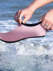 1pair Of Non-Slip Beach Socks, Rubber Non-Slip Soles Quick Drying Water Socks Barefoot Slip-On Sports Beach Shoes Beach Stuff Soft Soled Beach Socks Beach Essentials Wading Water Swimming Shoes Swimming Surf Yoga Exercise