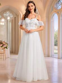 EVER-PRETTY Elegantes romantisches Brautkleid mit Fischgrat- und Muschel-Dekor, Kontrast-Mesh und Off-Shoulder, weiß