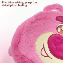 Miniso 迪士尼毛绒季节系列 Lotso 主题手提包，可爱卡通设计，多功能便携式时尚配饰（1 件）