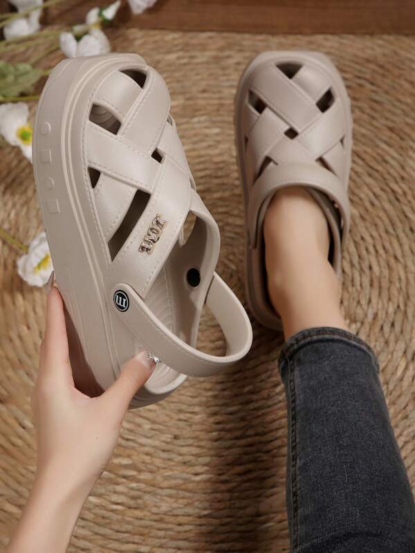 Sandalias negras antideslizantes con diseño de fácil deslizamiento, versátiles y elegantemente sencillas. Combínalas con jeans para un look desenfadado o con un vestido fluido para un brunch elegante. El regalo perfecto para el Día de la Madre para que ella camine con comodidad y amor.