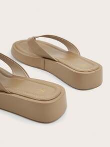 柔软防滑高品质真皮人字拖，时尚新款厚底拖鞋，舒适百搭，室内外皆宜，四季皆可穿着，坡跟设计（注意：新鞋鞋头部分可能略硬，建议在家穿着几次使其软化后再外出穿着，以减少摩擦），人字拖，春夏穿搭 - 卡其色 - 查看 5