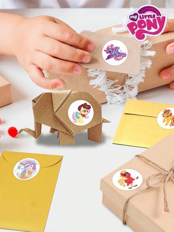 MY LITTLE PONY 1 pieza Rollo de 500 pegatinas de My Little Pony, pegatinas de vinilo lindas y hermosas adecuadas para cuadernos, portátiles, equipaje, guitarras, bolígrafos marcadores, perfectas para fans de My Little Pony, gran regalo para decoración de habitación, decoración de pared, pegatinas de pared