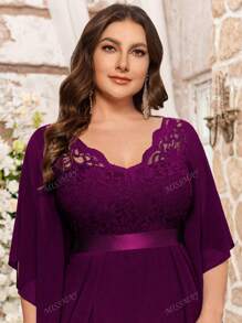 Robe élégante de soirée, de mariage, d'anniversaire, de remise de diplôme, de bal de promo, d'événement formel, avec encolure en V à volants en dentelle florale contrastée et manches à volants en mousseline de soie