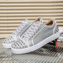 Zapatillas de hombre con decoración de tachuelas metálicas de estilo punk, cordones, parte superior plana, color bloque clásico en negro y blanco, de microfibra ligera, antideslizante, transpirable y suela suave, adecuadas para uso casual, deportivo, para correr, escenario y fiestas, para todas las estaciones - Plateado - Ver 10