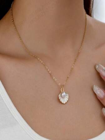 1 件优雅珍珠贝壳设计百搭项链，送给妈妈的绝佳礼物