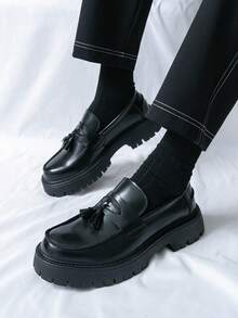 Men's Pointed Toe Fringe Slip-On Loafers, European & British Style Casual Leather Shoes, 2025 New Arrival - Black - View 11