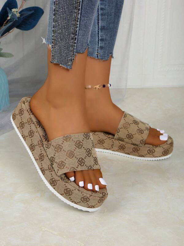 Sandalias de cuña con suela gruesa para mujer, pantuflas de moda de verano para playa, nuevo diseño 2024