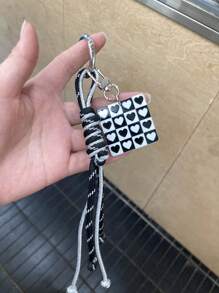 1pc Black & White Checkered Keychain, Black & White Flower Heart Square Charm Bag Accessory, Couple's Charm, Car Accessories, Women's Handbag/Shoulder Bag/Backpack Decor, Men's Backpack Keyring, Gift For Young Couples, College Students, Y2K/Goth Style