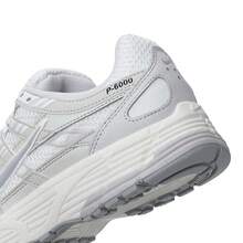 2025 女款 W NIKE  SE 滑板鞋/复古运动鞋，低帮 IF1756-100 - 白色 - 查看 5