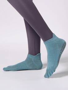 1 双短款纯色五指袜 - 防滑圆点、透气吸湿排汗、高弹性、不紧绷、防滑，适合普拉提、瑜伽、健身